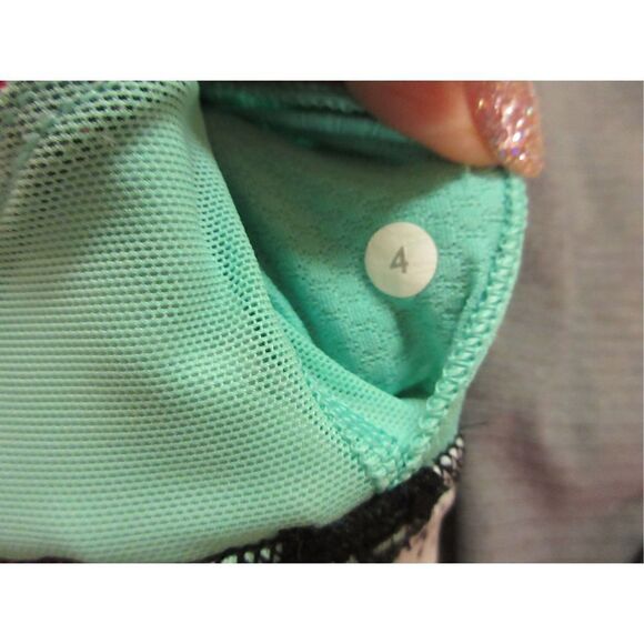 Lululemon tank top gray w/contrast built in bra sz 4 - Picture 5 of 6